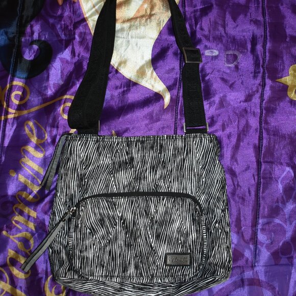 Kenneth Cole Reaction Black White zebra Animal Print Cross body Shoulder Bag - Picture 1 of 16